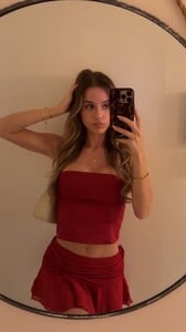 [2025.11.04] haileygrice_3758636824333057444.jpg