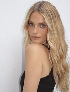 [2025.11.06] katelove_574003368_18540424840054296_2162306593411450079_n.jpg