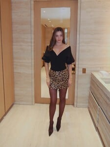 [2025.11.14] mirandakerr_582403420_18554114542025072_7841128139889811639_n.jpg