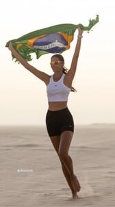 [2025.11.18] sofiaresing_3769004645403446640.jpg