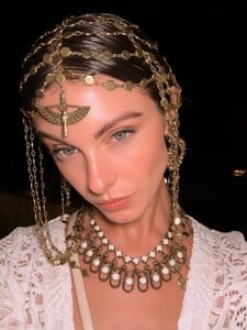 [2025.11.11] carmellarose_574981442_18546912397035727_30454033811857694_n.jpg