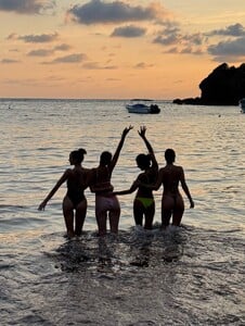 [2025.11.11] carmellarose_582040160_18546912415035727_6044423554851252324_n.jpg