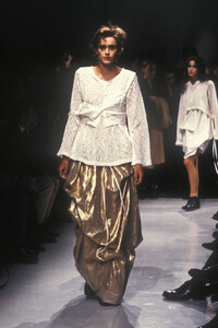 Ann Demeulemeester SS 1994 39.jpg