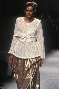 Ann Demeulemeester SS 1994 40.jpg