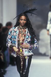 Chanel 1992 Haute Couture 17.jpg