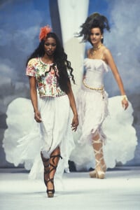 Chanel 1992 Haute Couture 68.jpg