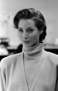 ChristyTurlington_CalvinKleinFW1989_051.jpg