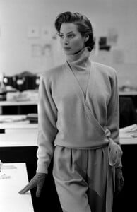 ChristyTurlington_CalvinKleinFW1989_054.jpg