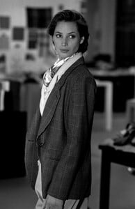 ChristyTurlington_CalvinKleinFW1989_075.jpg
