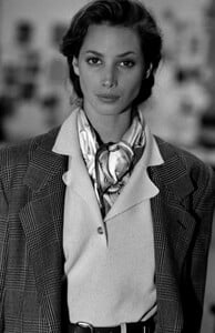 ChristyTurlington_CalvinKleinFW1989_080.jpg