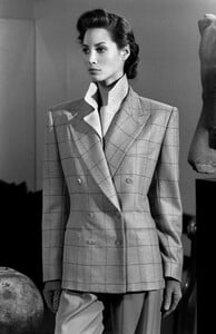 ChristyTurlington_CalvinKleinFW1989_094.jpg