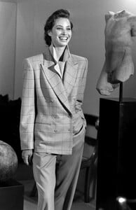 ChristyTurlington_CalvinKleinFW1989_096.jpg