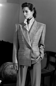ChristyTurlington_CalvinKleinFW1989_110.jpg