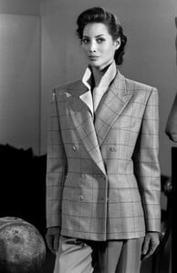 ChristyTurlington_CalvinKleinFW1989_112.jpg