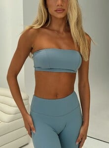 EAyalon - PrPolly - End Goal Active Bandeau Top Blue-7 - 0-Model-Ella-Us4.jpg