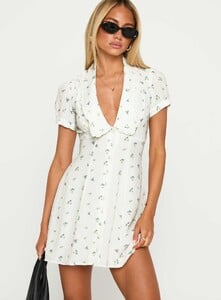 EAyalon - PrPolly - Fabiola Collared Mini Dress Floral-8 - 1-Model-Ella-Us2.jpg
