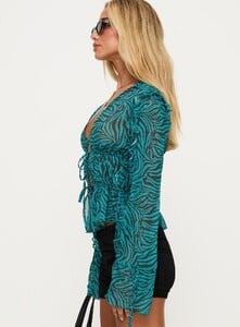 EAyalon - PrPolly - Holidaze Long Sleeve Top Zebra-6 - 3-Model-Ella-Us4.jpg