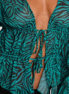 EAyalon - PrPolly - Holidaze Long Sleeve Top Zebra-6 - 5-Model-Ella-Us4.jpg