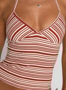 EAyalon - PrPolly - Living Large Top Multi-8 - 5-Model-Ella-Us2.jpg