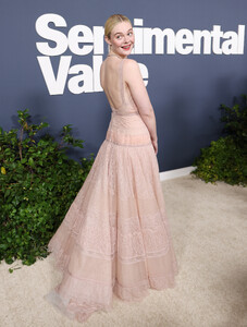Elle Fanning - Sentimental Value Premiere (100).jpg