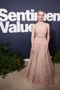 Elle Fanning - Sentimental Value Premiere (110).jpg