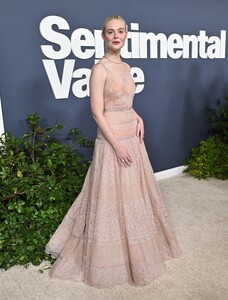 Elle Fanning - Sentimental Value Premiere (42).jpg
