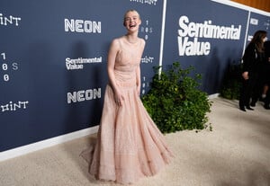 Elle Fanning - Sentimental Value Premiere (53).jpg