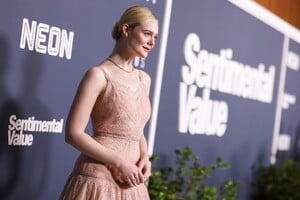 Elle Fanning - Sentimental Value Premiere (68).jpg