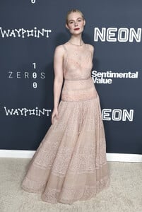 Elle Fanning - Sentimental Value Premiere (71).jpg