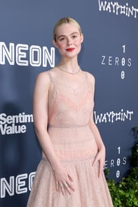 Elle Fanning - Sentimental Value Premiere (74).jpg