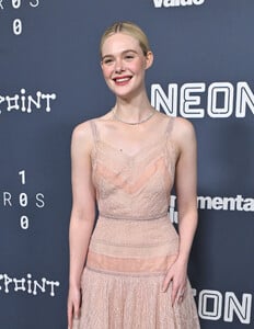 Elle Fanning - Sentimental Value Premiere (79).jpg