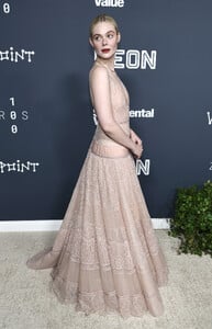Elle Fanning - Sentimental Value Premiere (86).jpg