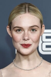 Elle Fanning - Sentimental Value Premiere (88).jpg