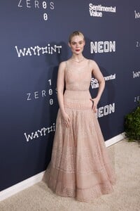 Elle Fanning - Sentimental Value Premiere (94).jpg