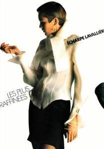 Elle France 2nd January 1989,Une Envolee D'Echarpes,Walter Chin 01.jpg