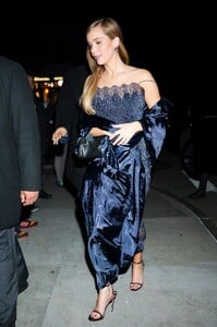 Jennifer Lawrence Out and about on the Upper East Side (11).jpg