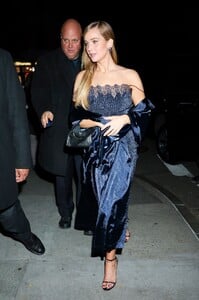 Jennifer Lawrence Out and about on the Upper East Side (12).jpg