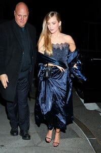 Jennifer Lawrence Out and about on the Upper East Side (13).jpg