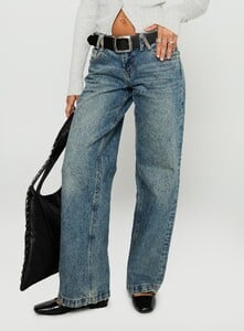 KianaF - PrPolly - Backbone Straight Leg Jeans Mid Blue-8 - 1-Model-Kiana-Us2.jpg