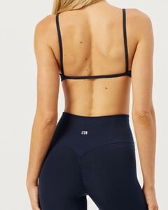 Kiana Flanet - CSB - Seamless V Neck Crop _ Navy_MICROCROP_DEEPNAVY_SEAMLESSLEGGINGS_DEEPNAVY.jpg