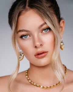 LaurenA - DuquesaCouture '23 - Look1 - 325673469_200499235798832_2877368656526403799_n_2023-01-14_1440x1800.jpg