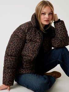 LaurenA - Guess - Animal-print puffer jacket #4_W5BL47W3702-P1UK-ALT4.jpg