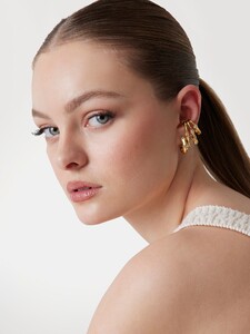 LaurenA - Guess - Bamboo earrings single earcuff #1_JUBE05169JW-YG-ALT1.jpg