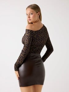 LaurenA - Guess - One-shoulder top #2_W5BP08K1492-P1UK-ALT2.jpg