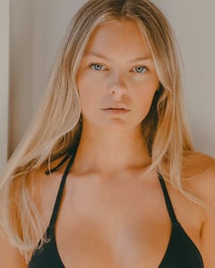 LaurenA - NonGuess - 369902461_269579415856817_8733666059265074479_n_2023-08-25_1440x1800 (Cleaned).jpg