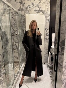 Life lately consisting of nesting, eating, reading 📖🤰🏼❤️🍰 (1).jpg