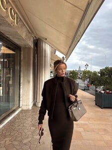 Life lately consisting of nesting, eating, reading 📖🤰🏼❤️🍰 (2).jpg