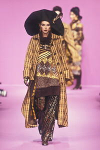 LudmilaIsaeva_ChristianLacroixFW1993_01.jpg