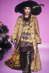 LudmilaIsaeva_ChristianLacroixFW1993_02.jpg