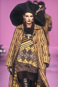 LudmilaIsaeva_ChristianLacroixFW1993_03.jpg